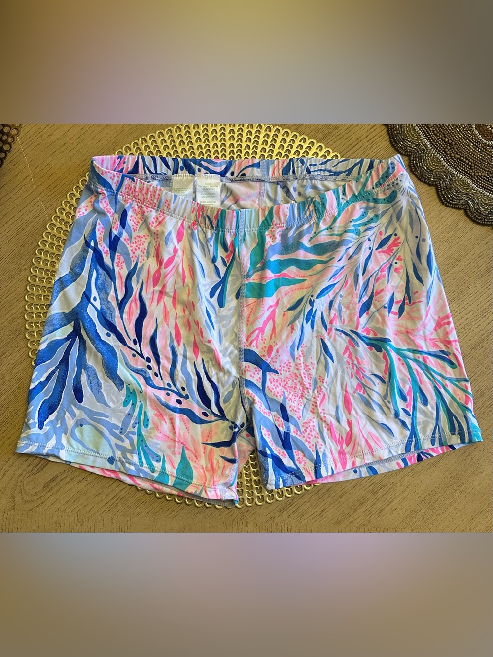 Lilly Pulitzer Luxletic pull-on "Kaleidoscope Coral" Pink & Blue Shorts Size M